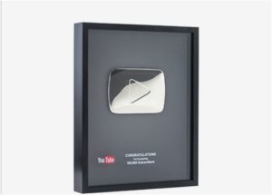 Silberner Play-Button von YouTube